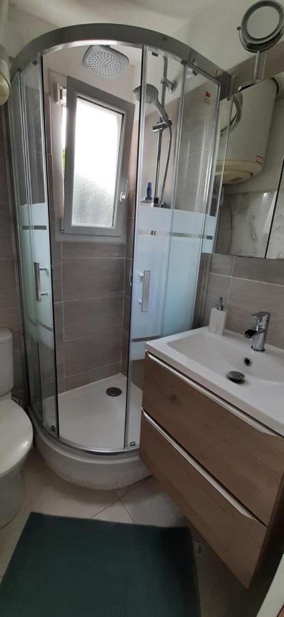 Séduisant studio avec cour privative La Crau Esterno foto