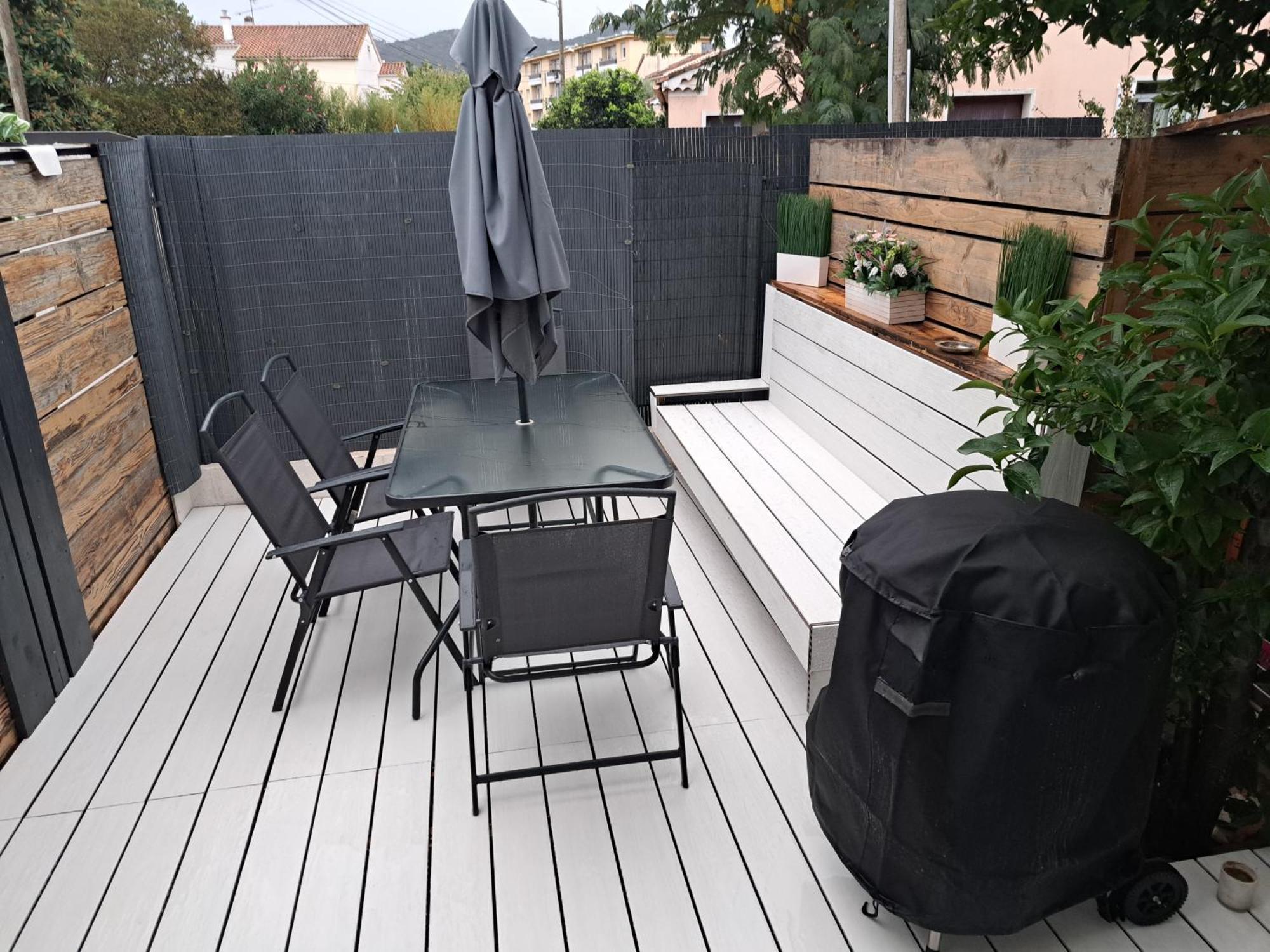 Séduisant studio avec cour privative La Crau Esterno foto