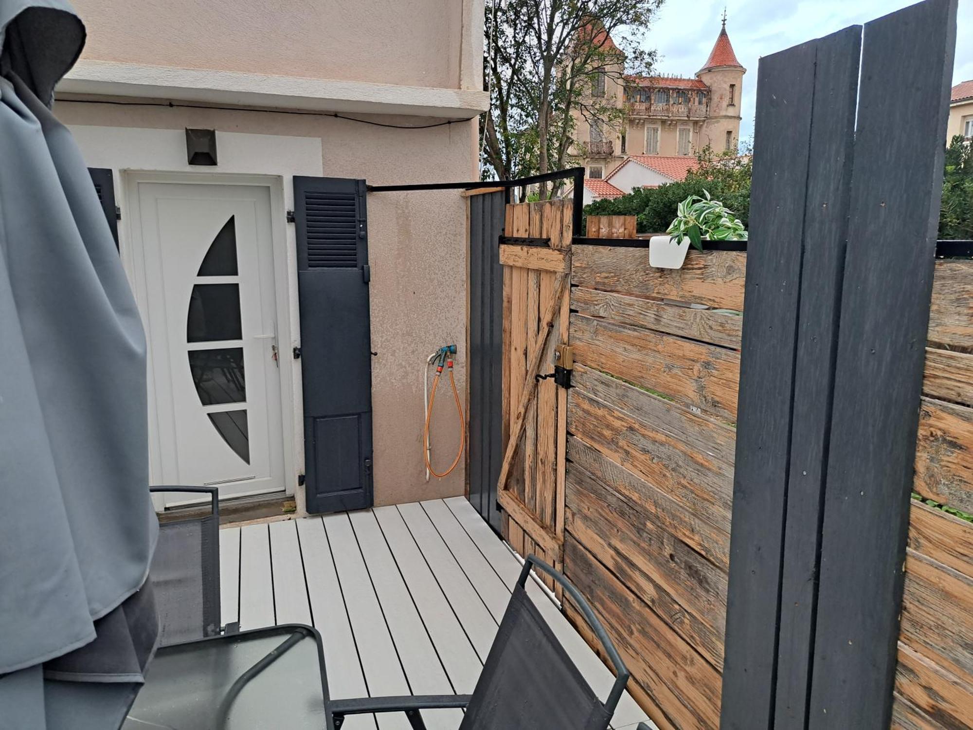 Séduisant studio avec cour privative La Crau Esterno foto