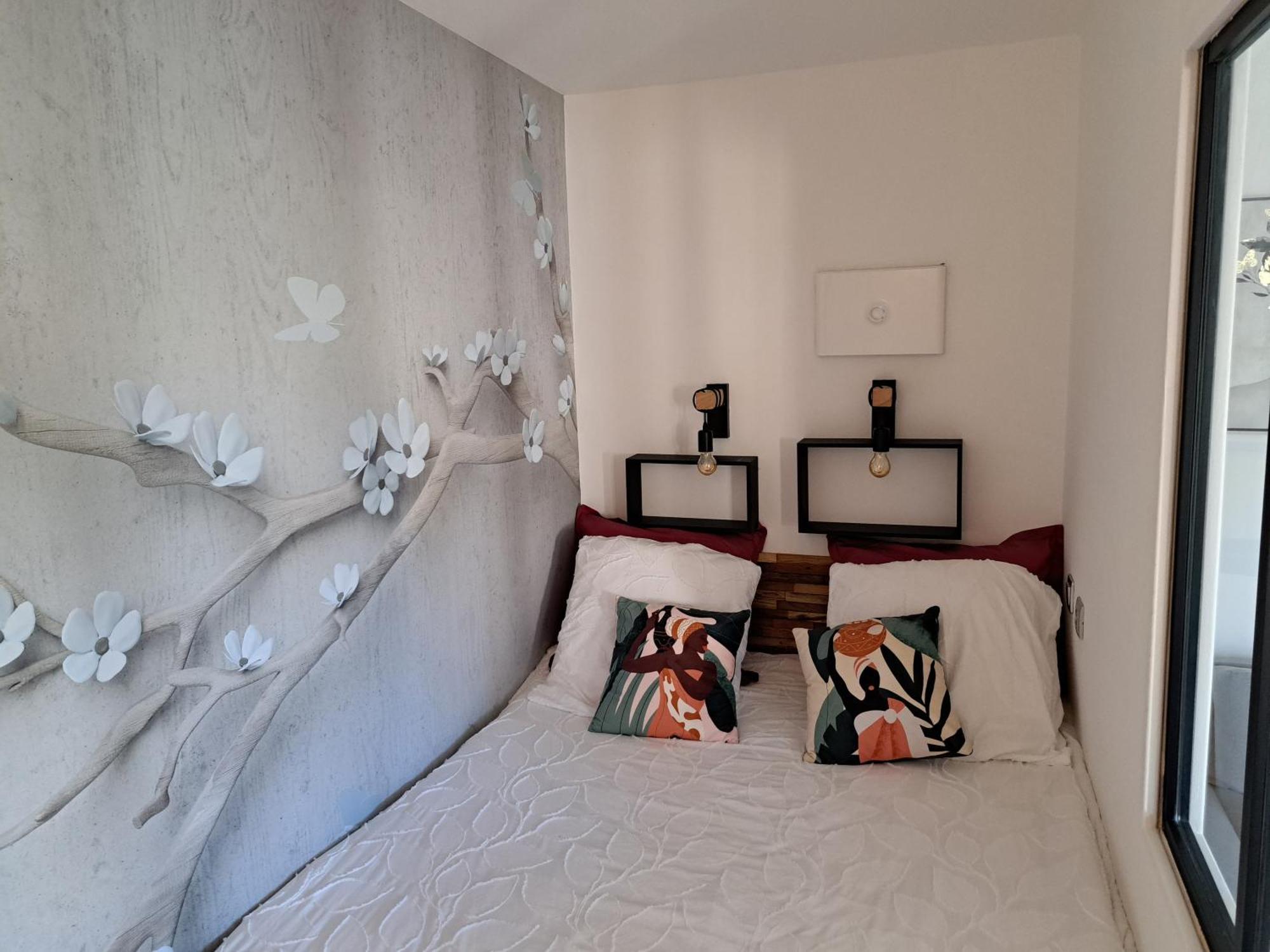 Séduisant studio avec cour privative La Crau Esterno foto