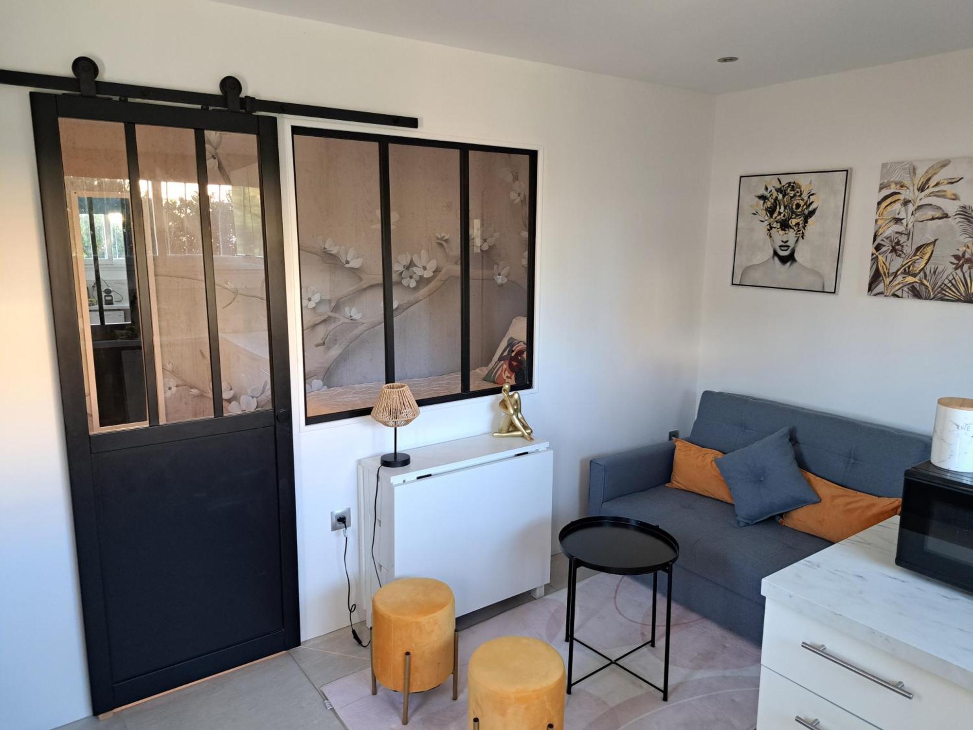 Séduisant studio avec cour privative La Crau Esterno foto