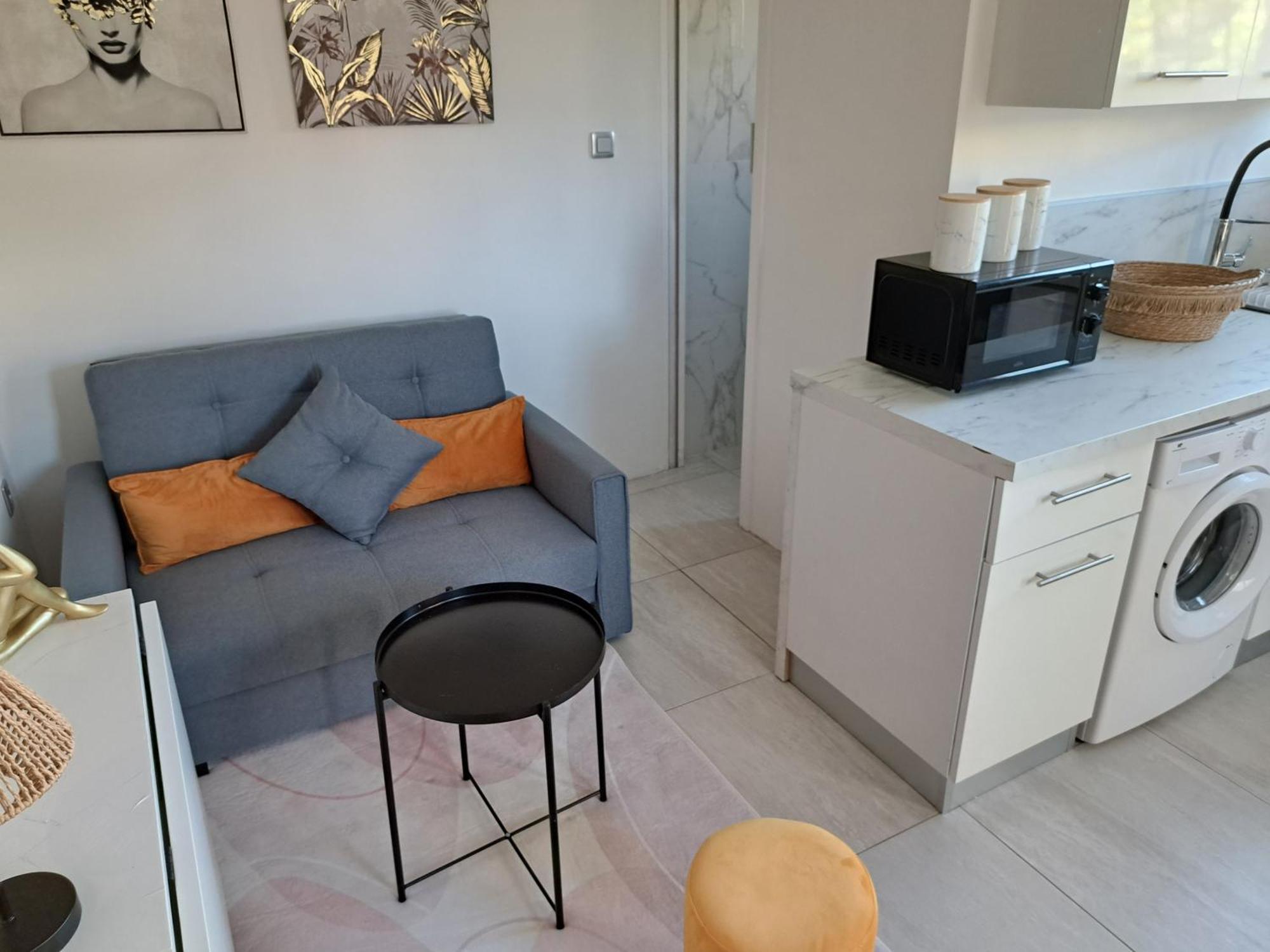 Séduisant studio avec cour privative La Crau Esterno foto
