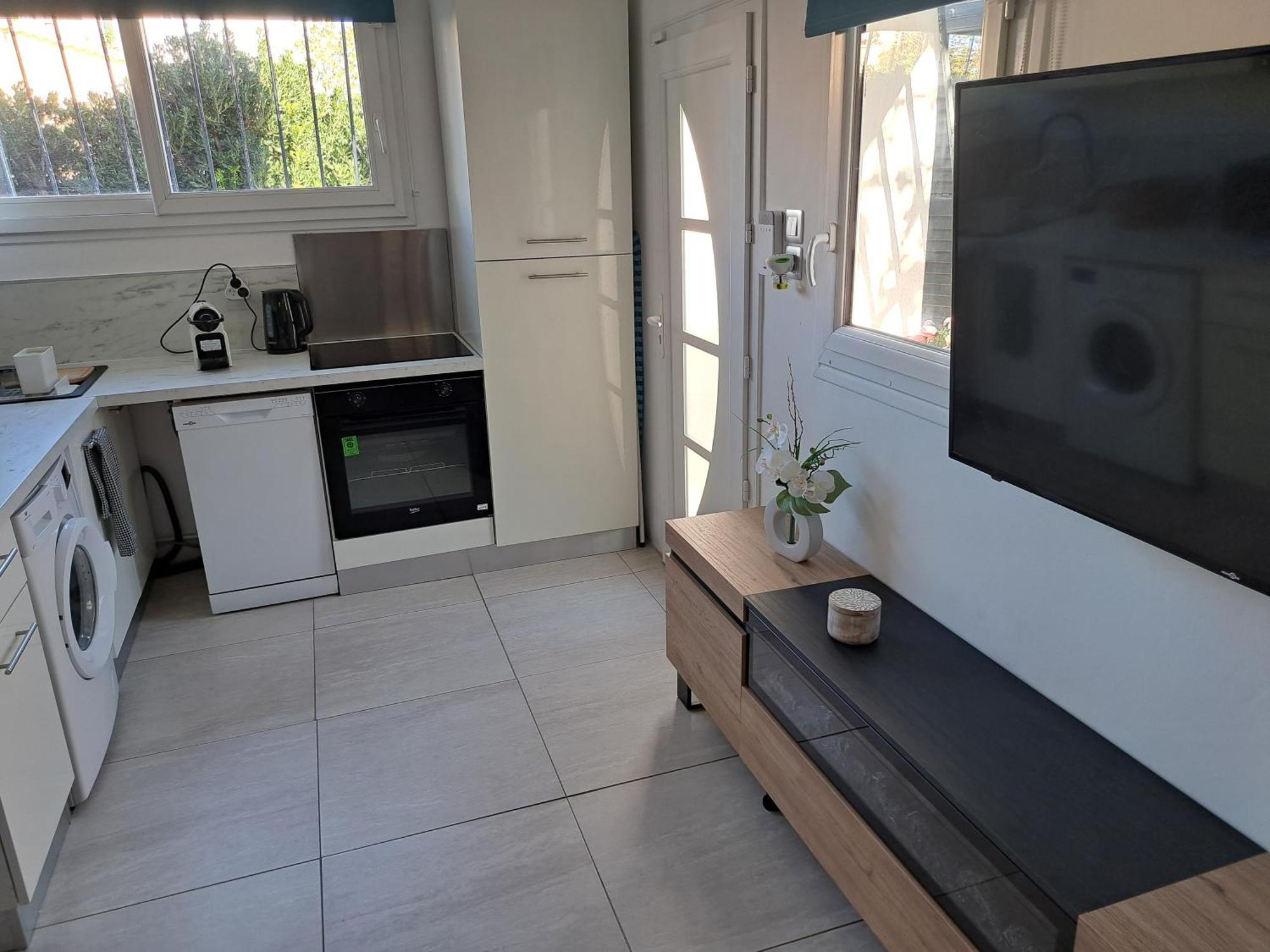 Séduisant studio avec cour privative La Crau Esterno foto