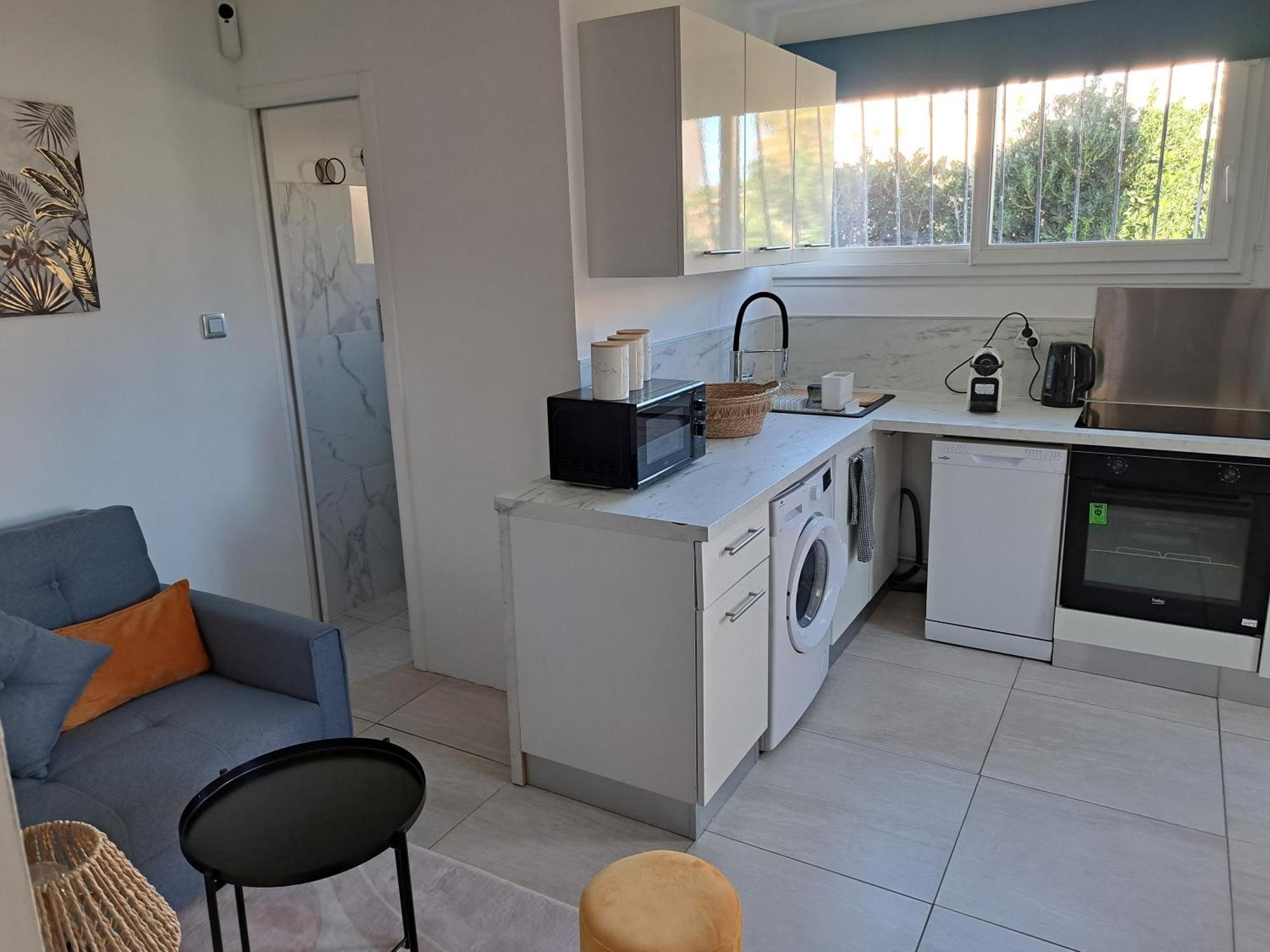 Séduisant studio avec cour privative La Crau Esterno foto